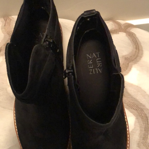 Naturalizer Black Suede ankle bootie size 8 - Picture 3 of 3